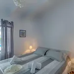 Eva Villa
