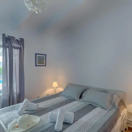 Eva Villa